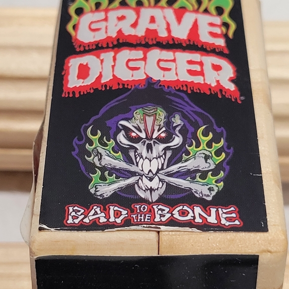 Monster Jam Grave Digger exclusive 2017 real wood building toy assembled - Picture 11 of 16